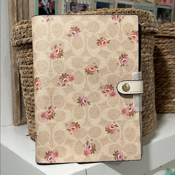 Cute. COACH Notebook With Floral Print. - Picture 1 of 12
